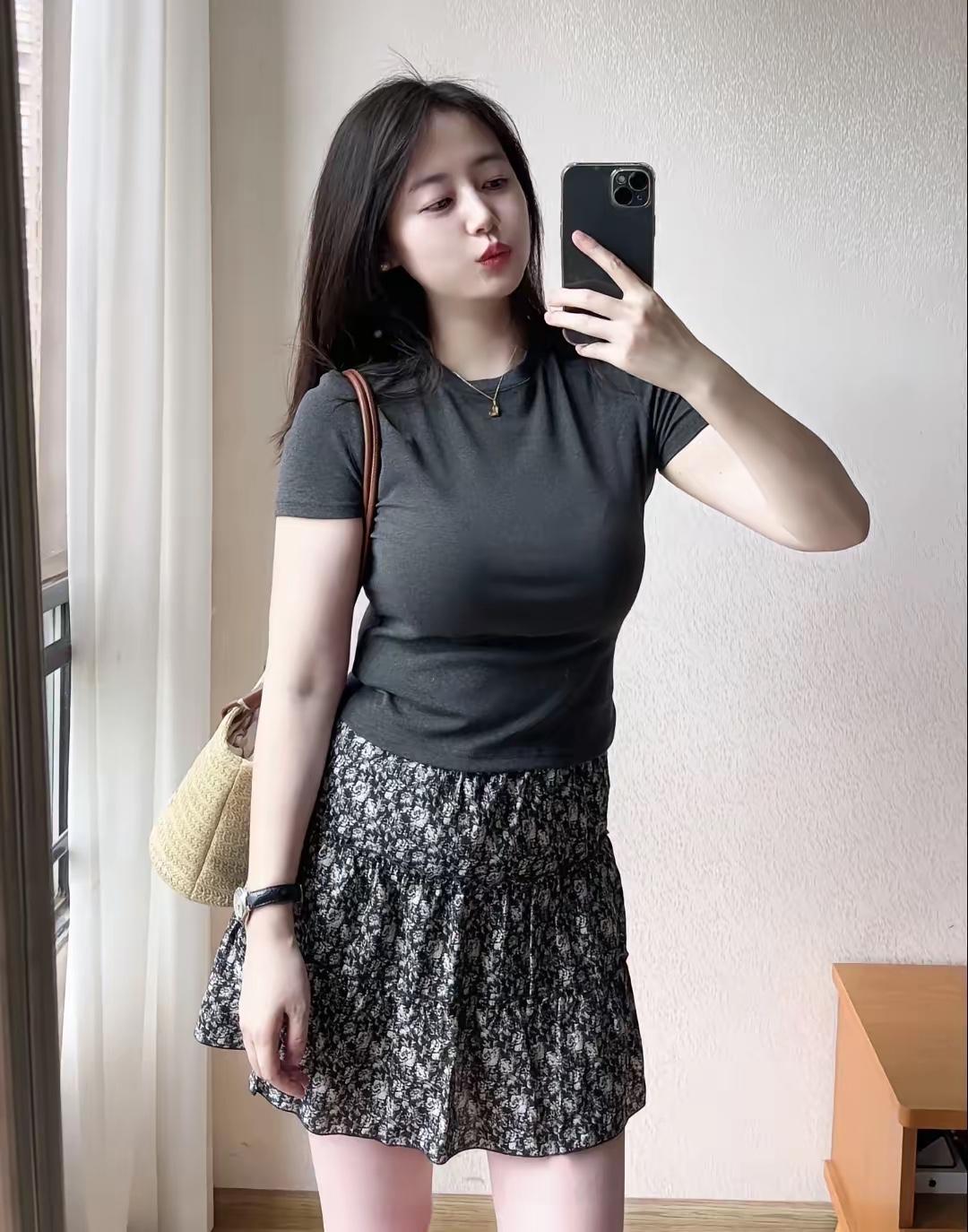 相亲女，95年的，青岛一套百平以上的房子，有车，也有少量存款，身高1.67M，体