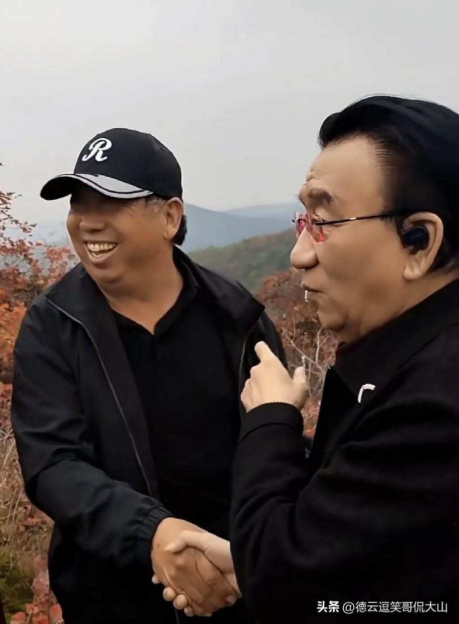曝侯耀华出席某场商业活动时，偶遇一位路人上前向他讨教养生诀窍。他笑着给出三条秘诀