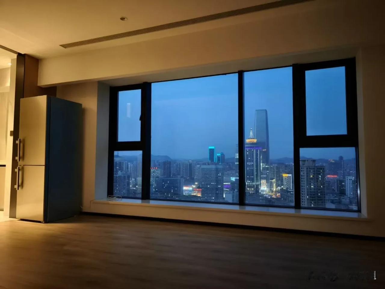 在兰州有一位特别要好的朋友，她自己创业做小饭桌，在兰州市区较好学校跟前都有她的店