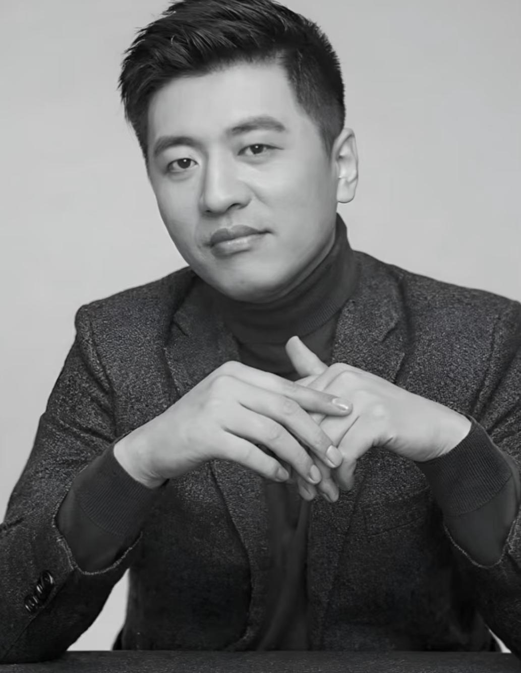 看到张雪峰去世的第一反应是
他给无数个孩子提供了高考报志愿的建议 唯独给不了自己