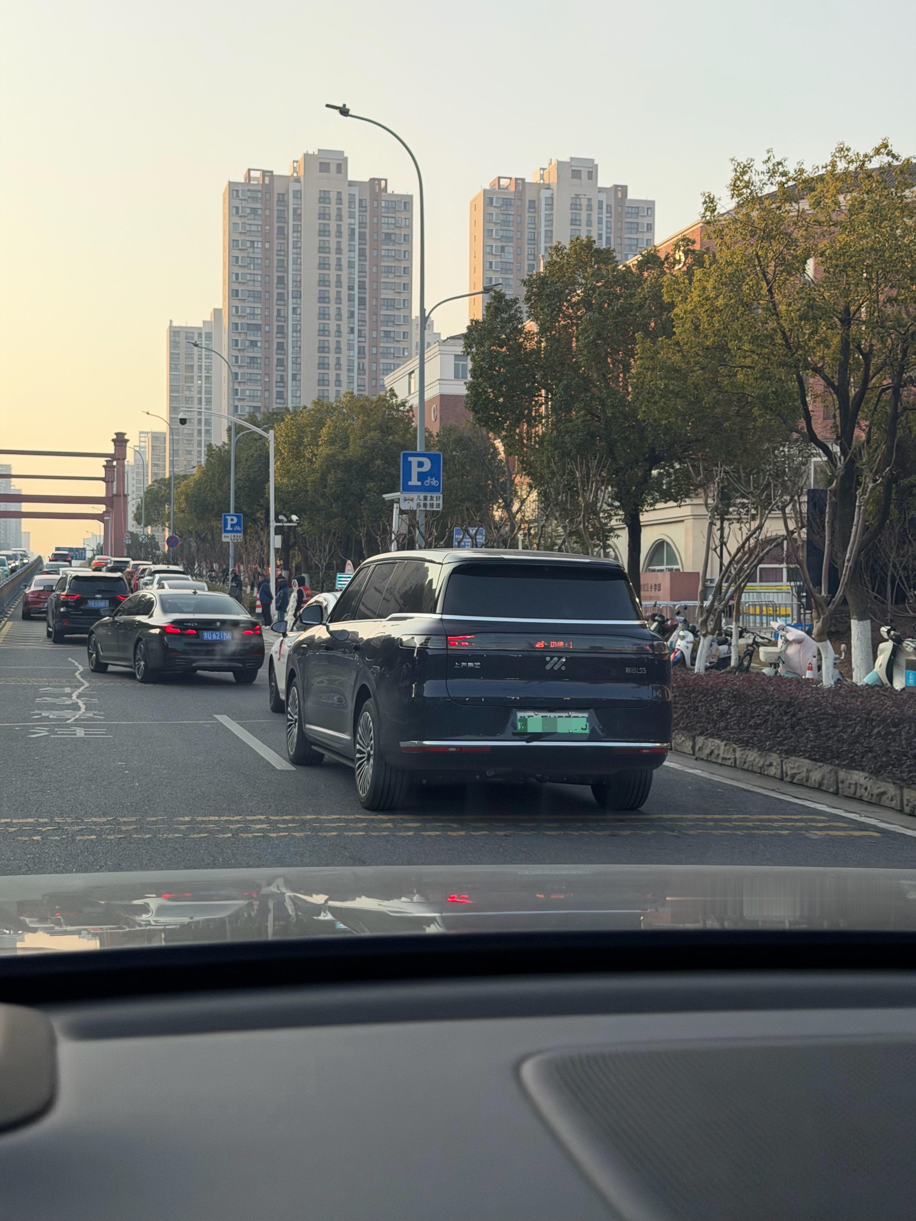 早上好啊，学校也有智己LS9了 苏州