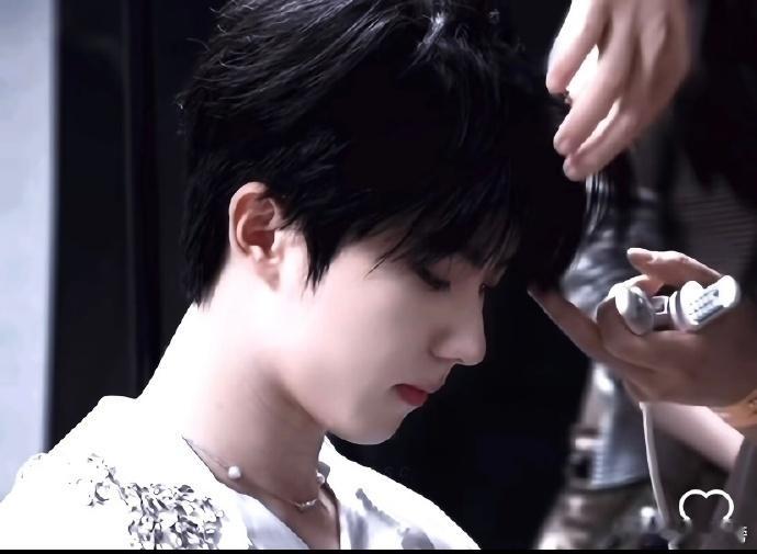 这腰，真是美得让人忘记了呼吸。 