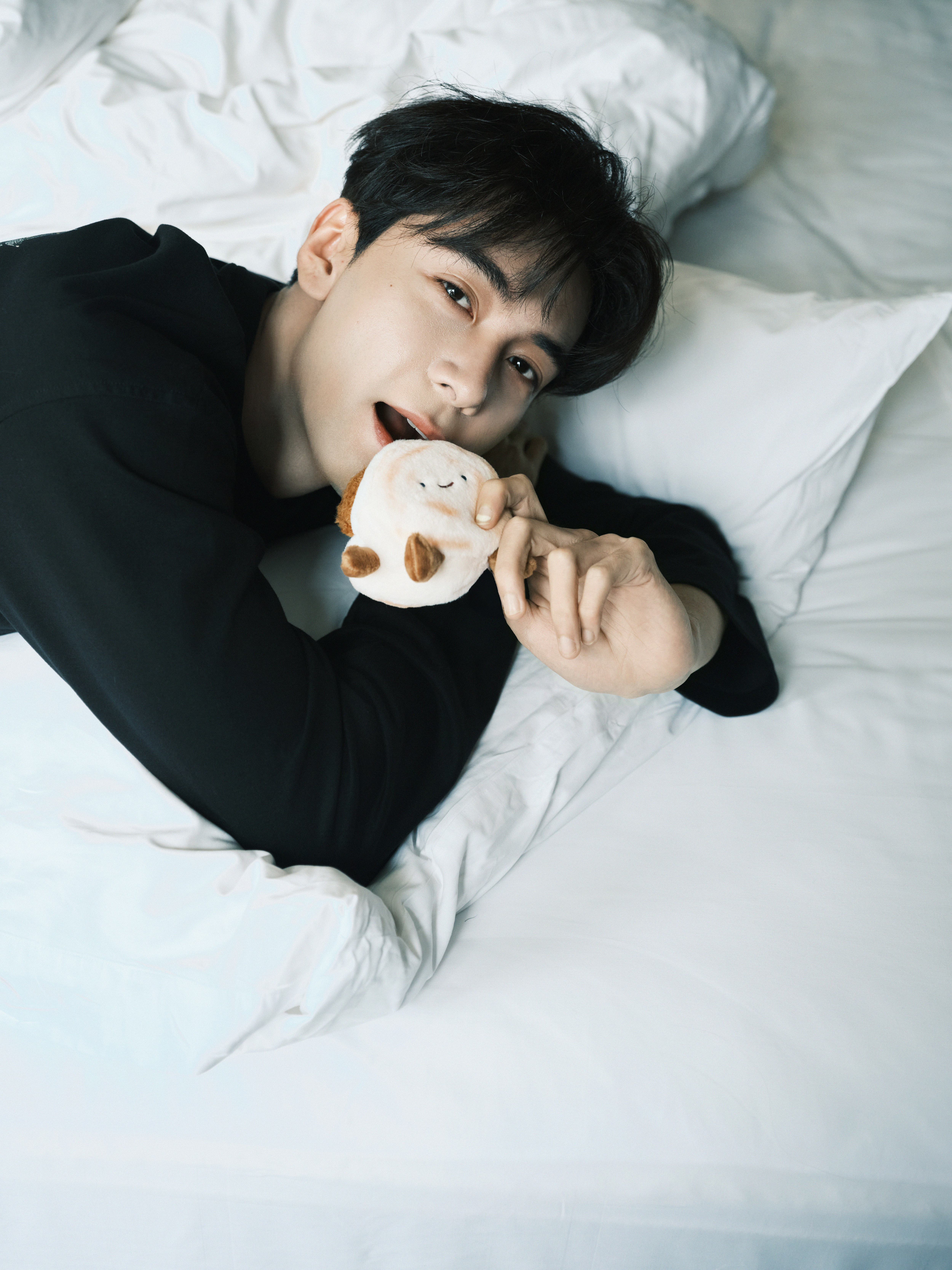 早安  周一愉快，我家的满分男～那一树繁花像是走过的日子，即使眷恋，即使不舍，最