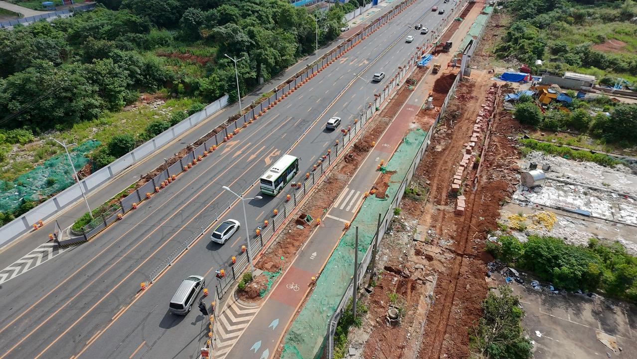 目前长沙南城有地铁1号线，在建7号线。
今天，家在长株潭@长沙奥体中心记录者发布
