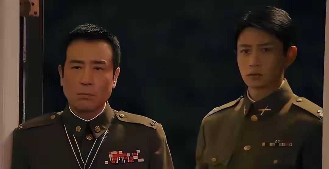 吴杲1949年参军到福州军区，一直在重要岗位工作。1973年突然收到两页盖着红章