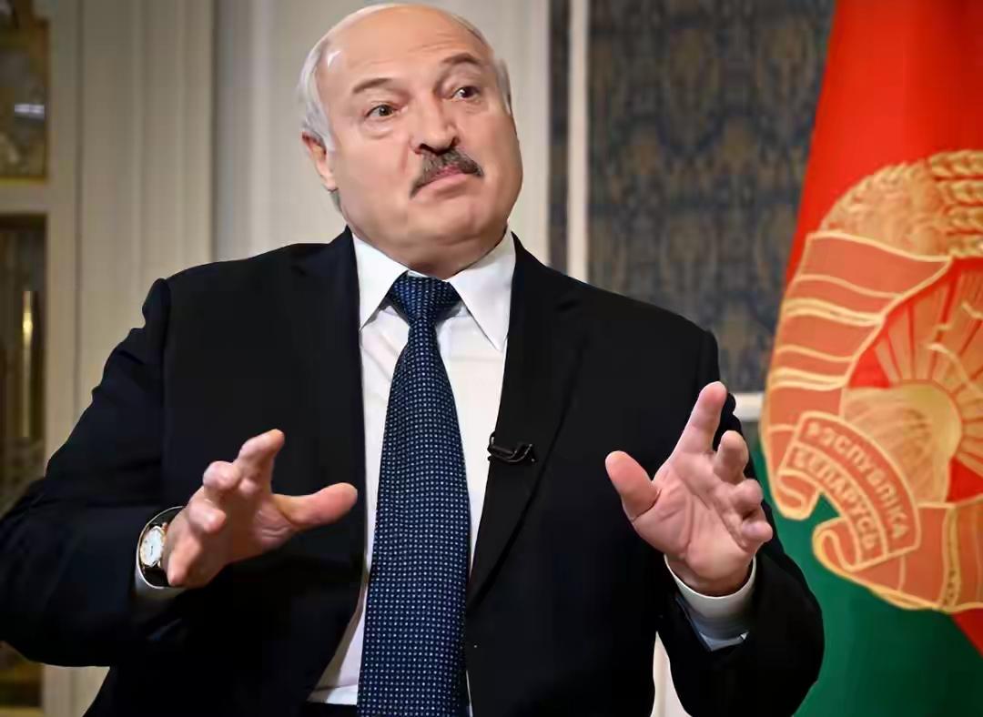 白俄罗斯总统卢卡申科提醒普京不要去赴会。
卢卡申科说。有不友好的国家可能在策划恐