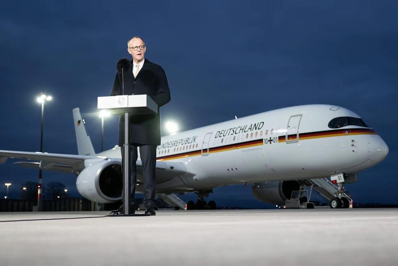 2月25日，德国总理默茨在出发前往中国之前，在柏林机场发表了简短的对华政策演说。