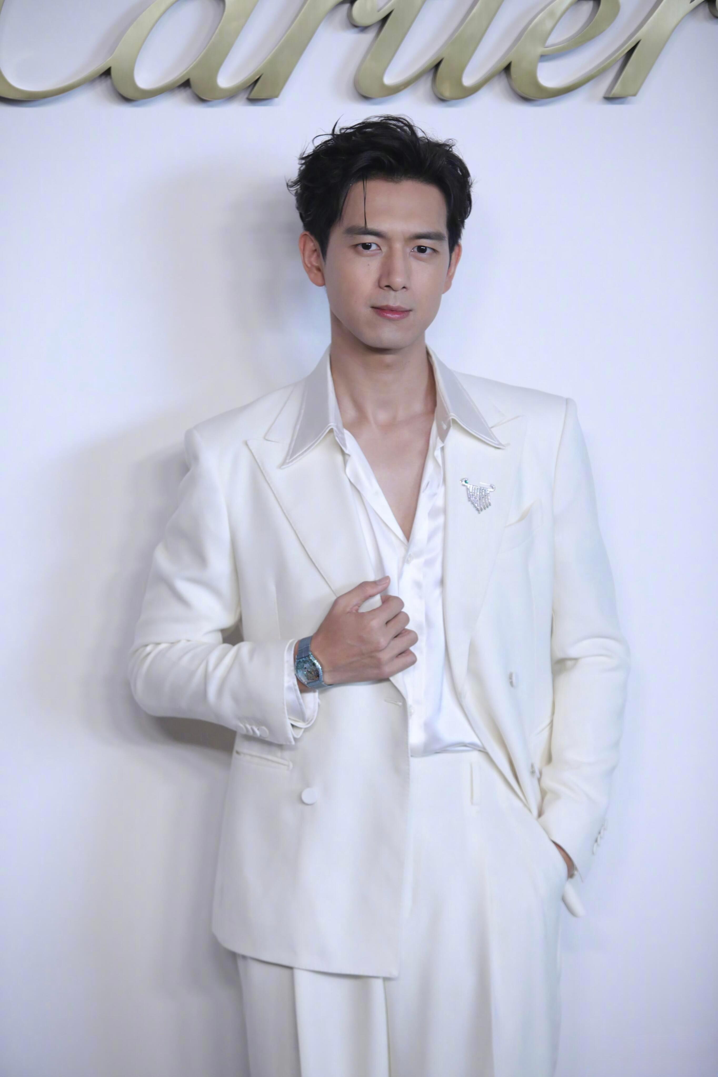 李现  这组超帅李现卡地亚品牌大使卡地亚高珠活动 李现白色西装look