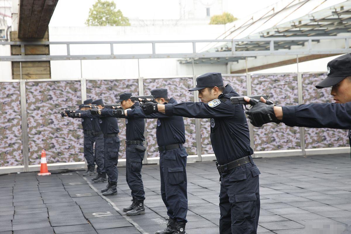 人到中年最容易找到工作的三个领域:外卖、滴滴、保安！现在外卖员已经泛滥成灾，滴滴