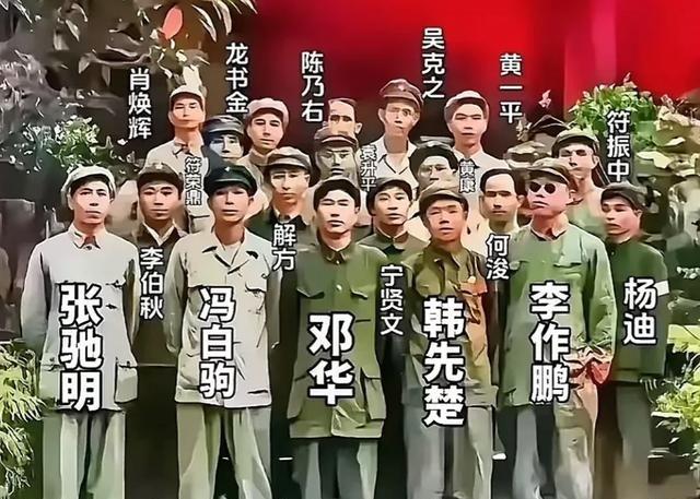1950年海南解放， 四野与琼崖纵队将领海口留影，英姿勃发，尽显军威！
海南能拿