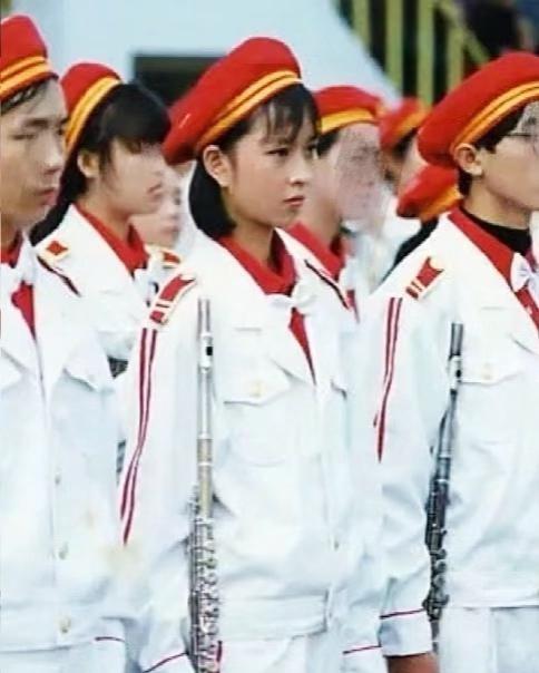 三十年前咱也C位“出道”过好伐？！
翻出一些老照片，那些年放学就跑乐队排练的日子