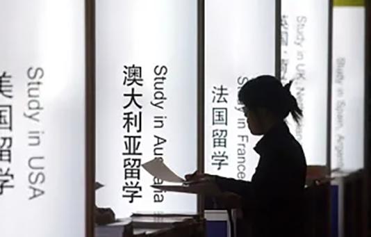 美国媒体：特朗普上台这几年，美国领导权将被“完全让给中国”
 
美国国会参议院外