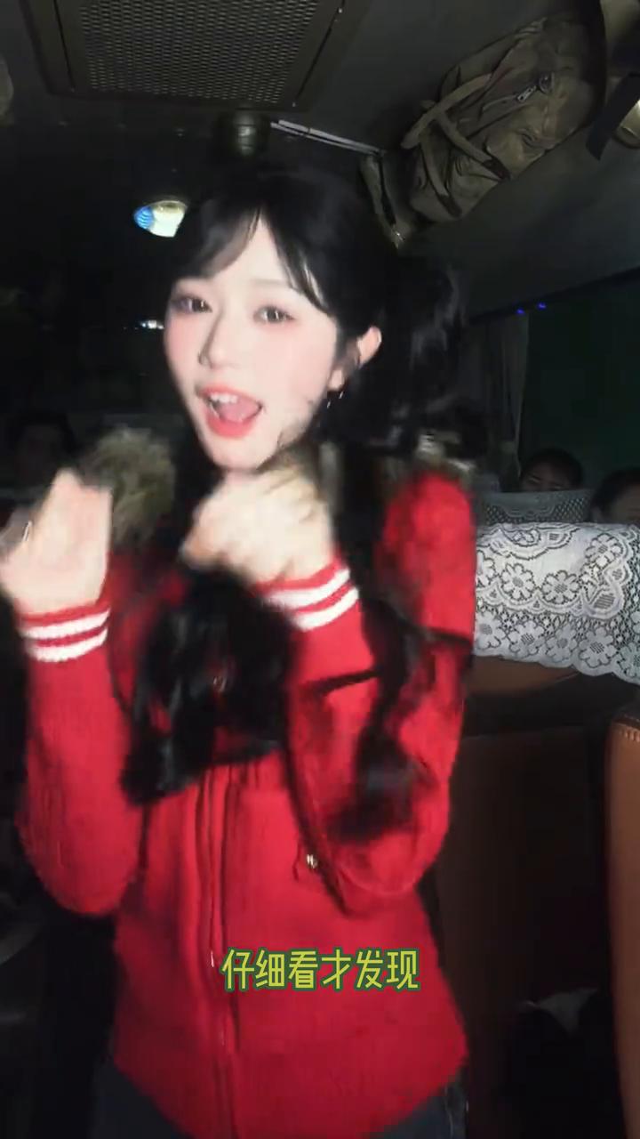 笑发财了，岳雨婷的胆量恐怕在一般人之上，这也太社牛了。看到岳雨婷的物料，第一眼只