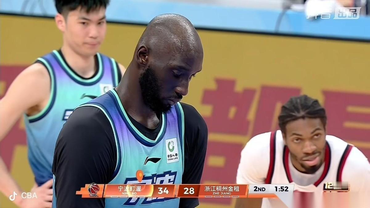 宁波盯渥男篮上半场比赛领先！在结束的宁波盯渥男篮主场迎战浙江稠州金租男篮的上半场