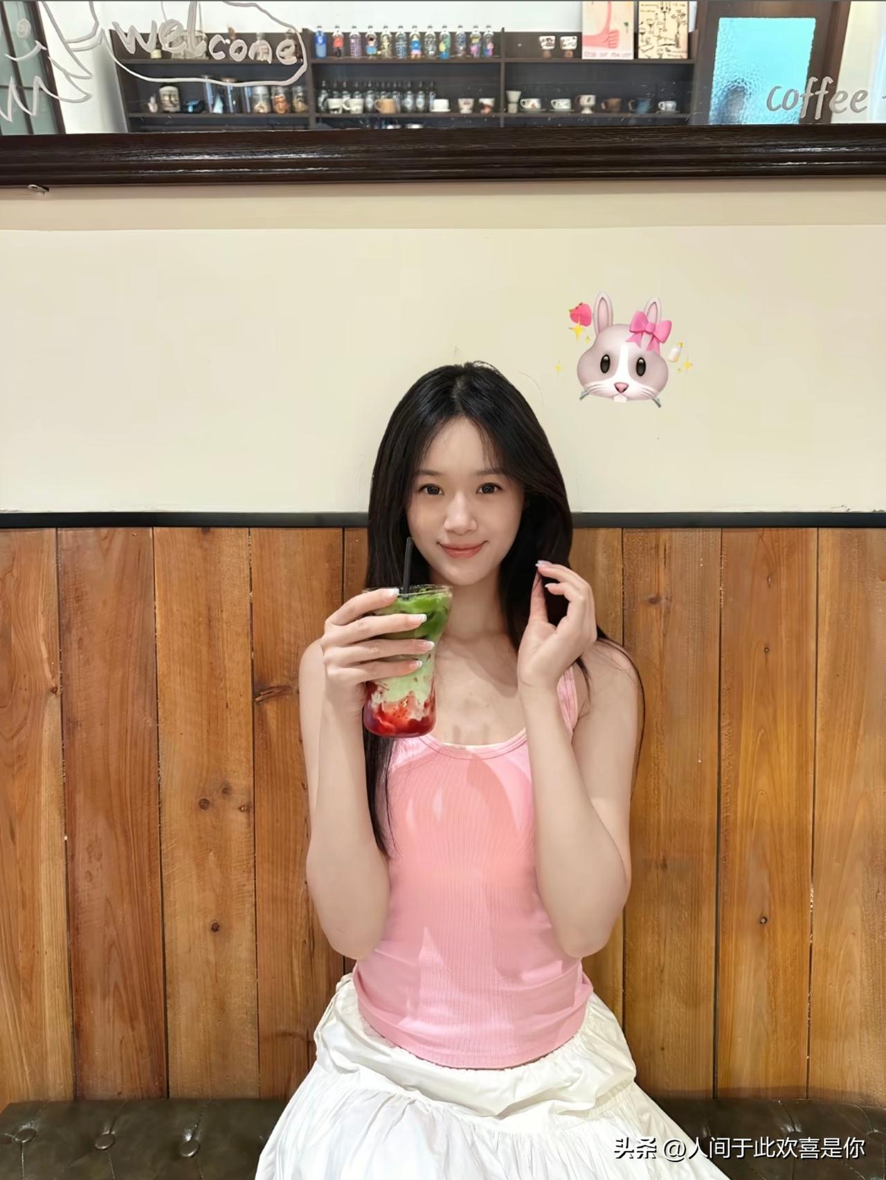 你还记得你上学时暗恋的女生长啥样吗？