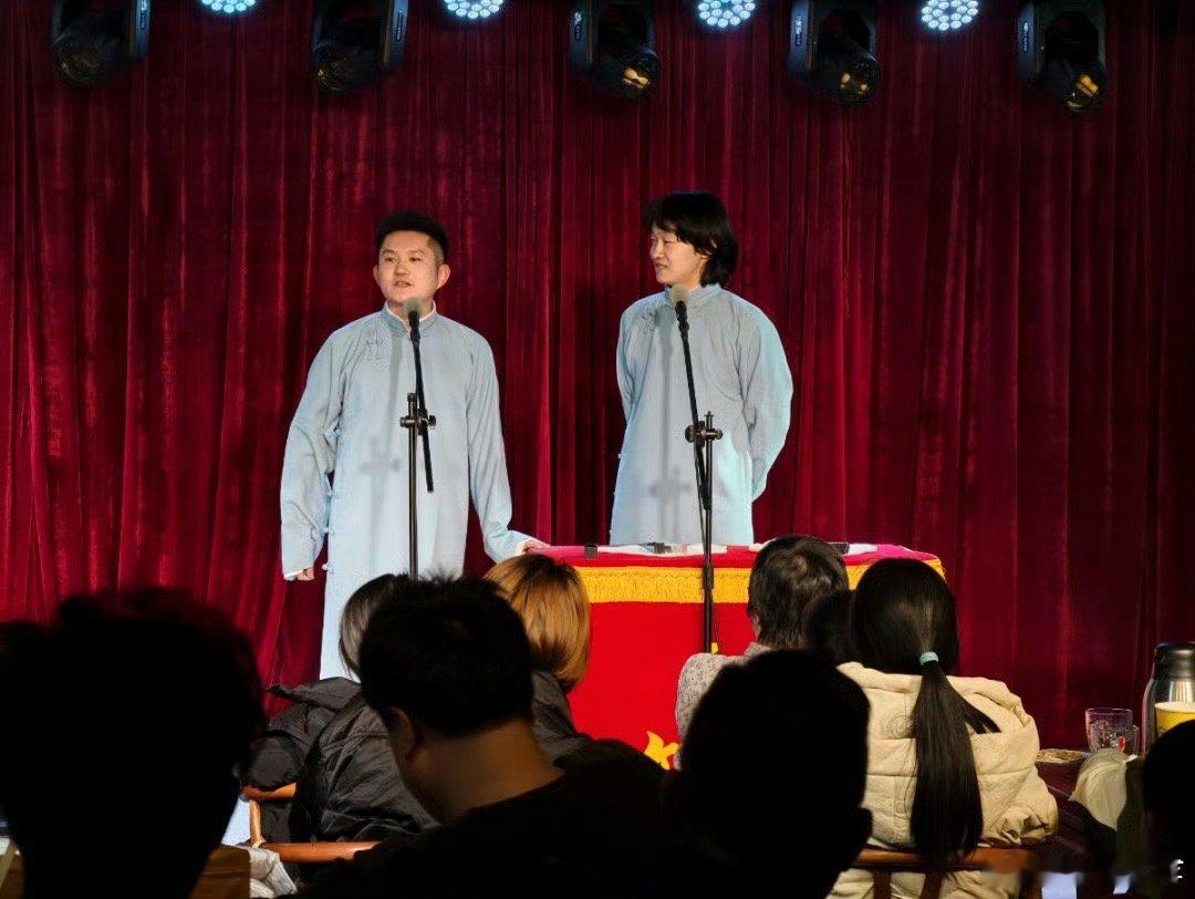 春节在台州听个相声乐呵乐呵葭沚老街的烟火气里，又添曲艺新声！春节期间，台州唯一成