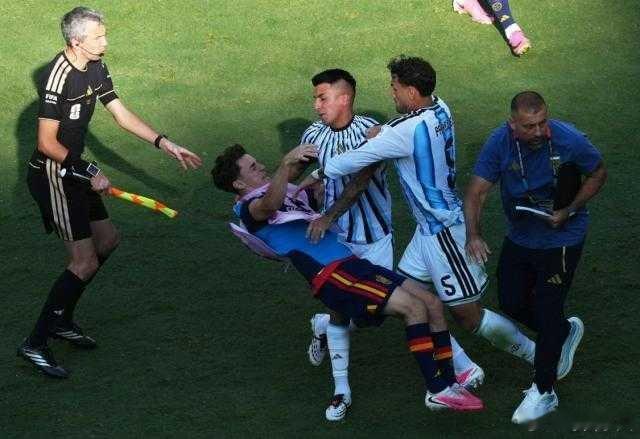 FIFA将调查世界杯决赛冲突事件 FIFA官宣立案调查世界杯决赛大规模冲突，帕雷