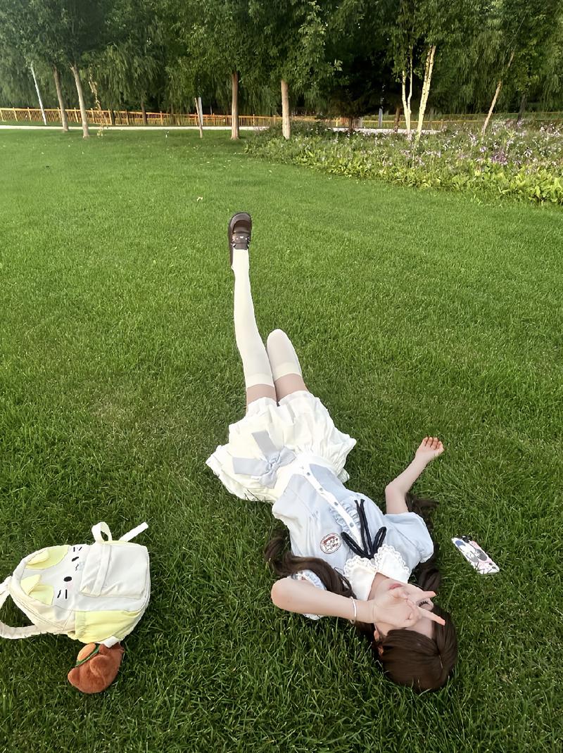 愿年年，岁岁常康建岁岁年年常相见，祝你们新年快乐