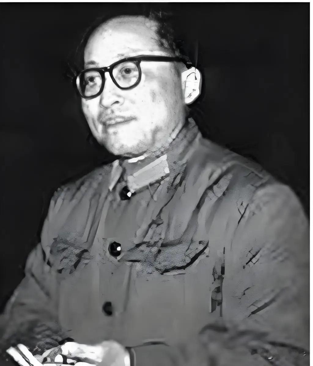1952 年，北京解放军总医院，志愿军师长问30 岁女军医为啥还没成家，女医生却
