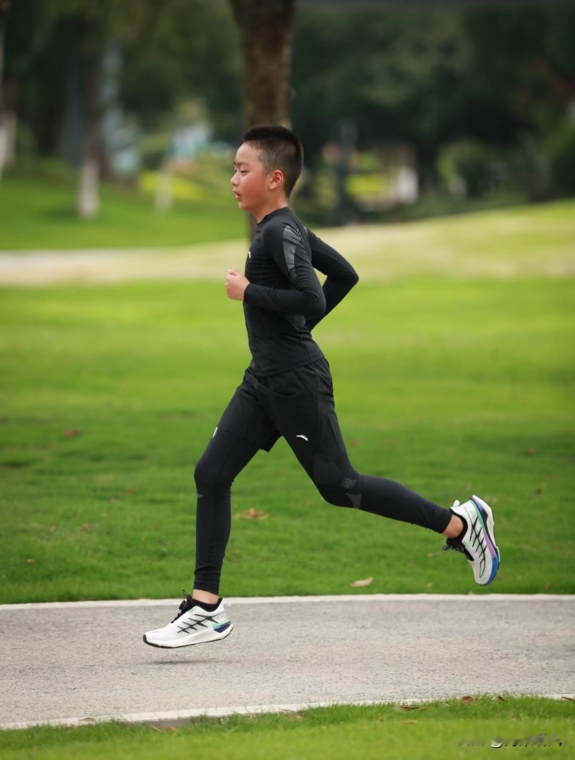 现在越来越多人把锻炼提上日程，晨跑更是成了不少人的选择！但好多人纠结：跑步得坚持