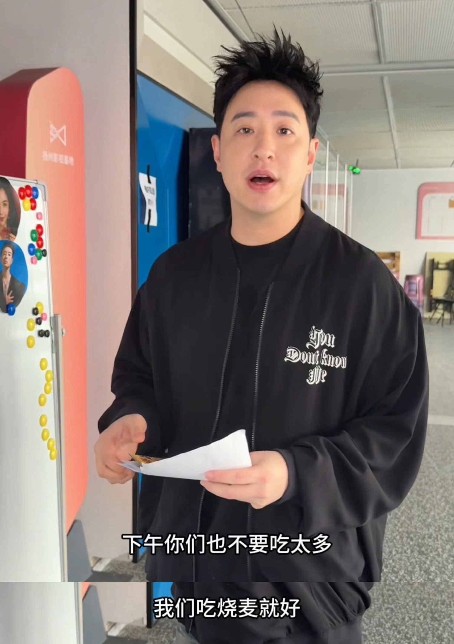 潘玮柏因为演唱会懊恼参加厨综百厨大战 潘玮柏反差感拉满！录综艺搭配烧麦、刀削面、