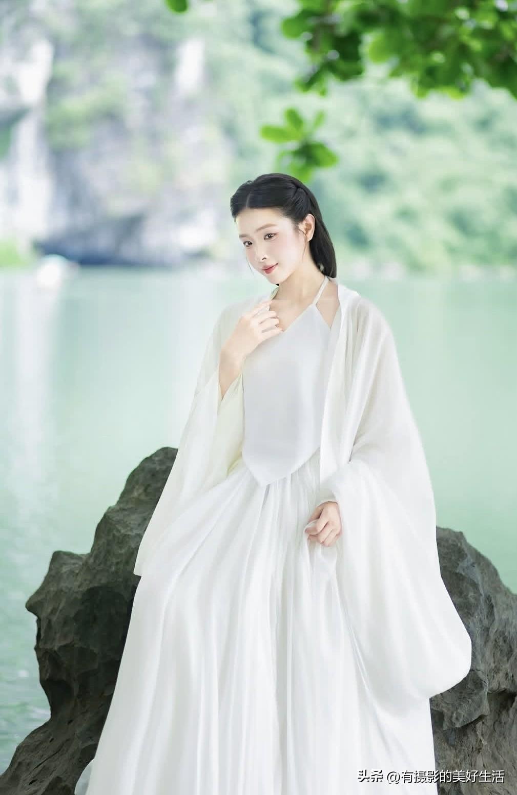 这里是一幅流动的东方水墨画卷，一处让时间仿佛静止的世外桃源。

初见这里，便被那