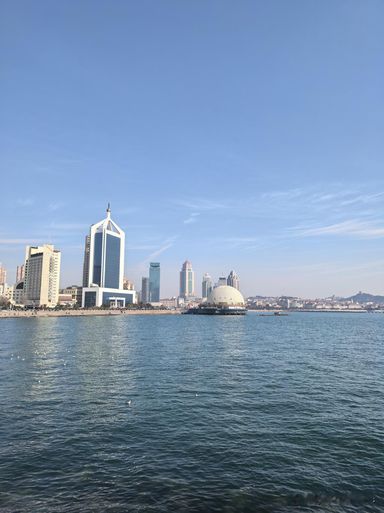 在日本社会里，一个对中国友好且对战争反省的鸠山由纪夫被称为异类和外星人，这多么可