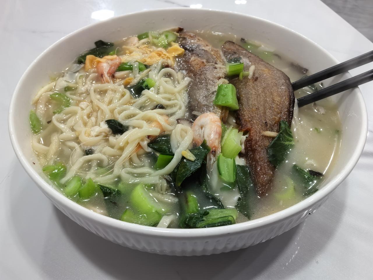 一碗海鲜面，满满家乡味