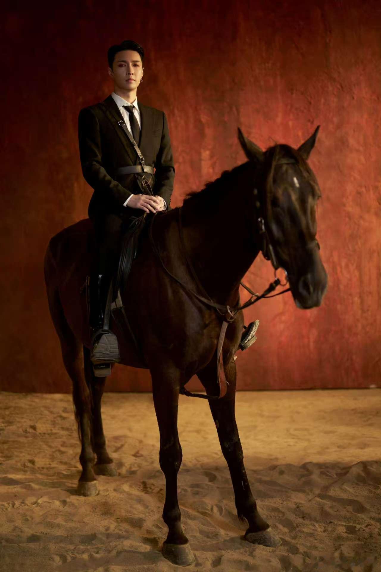 张艺兴回顾破界张艺兴一面沉静一面灼热张艺兴一面沉静一面灼热，回顾·破界，[晕][