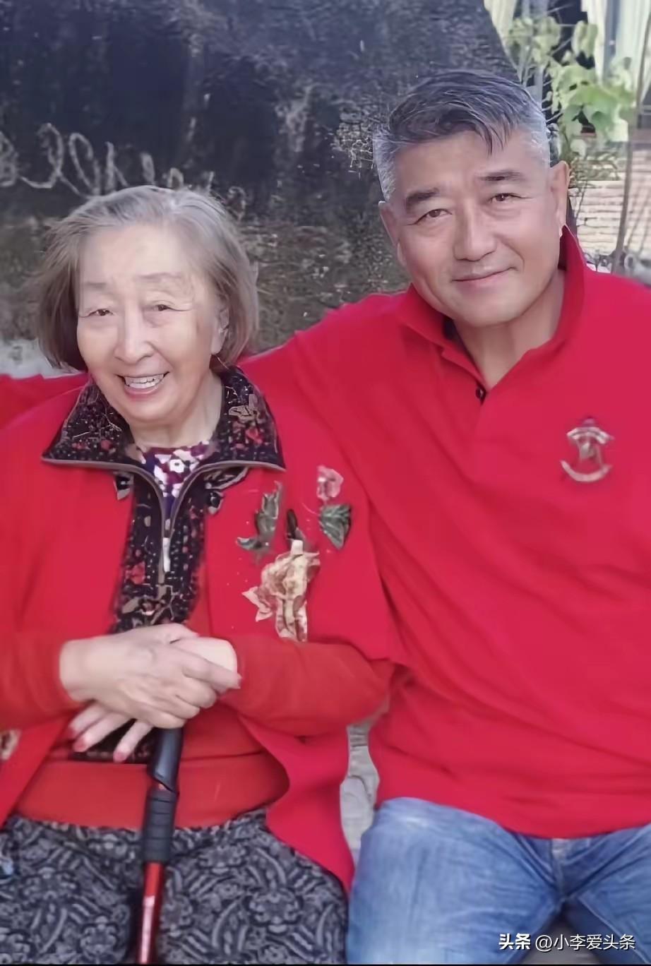 看到彭玉老师安详离世，我默默跟父母定下了3个养老规矩！
 
一、身体绝对不能硬扛