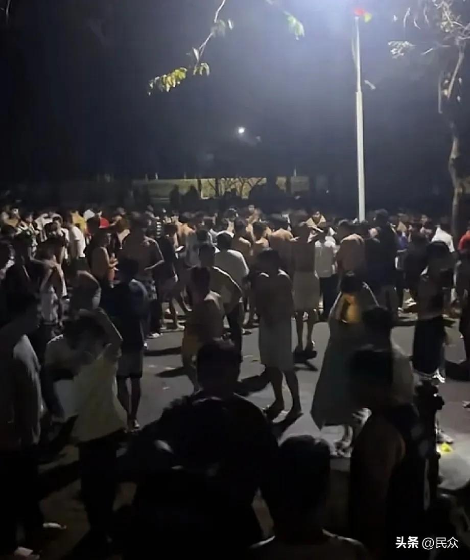 地震逃生，这东西比手机钱都重要！

以往咱们总觉得，逃生时手机和现金那是必不可少