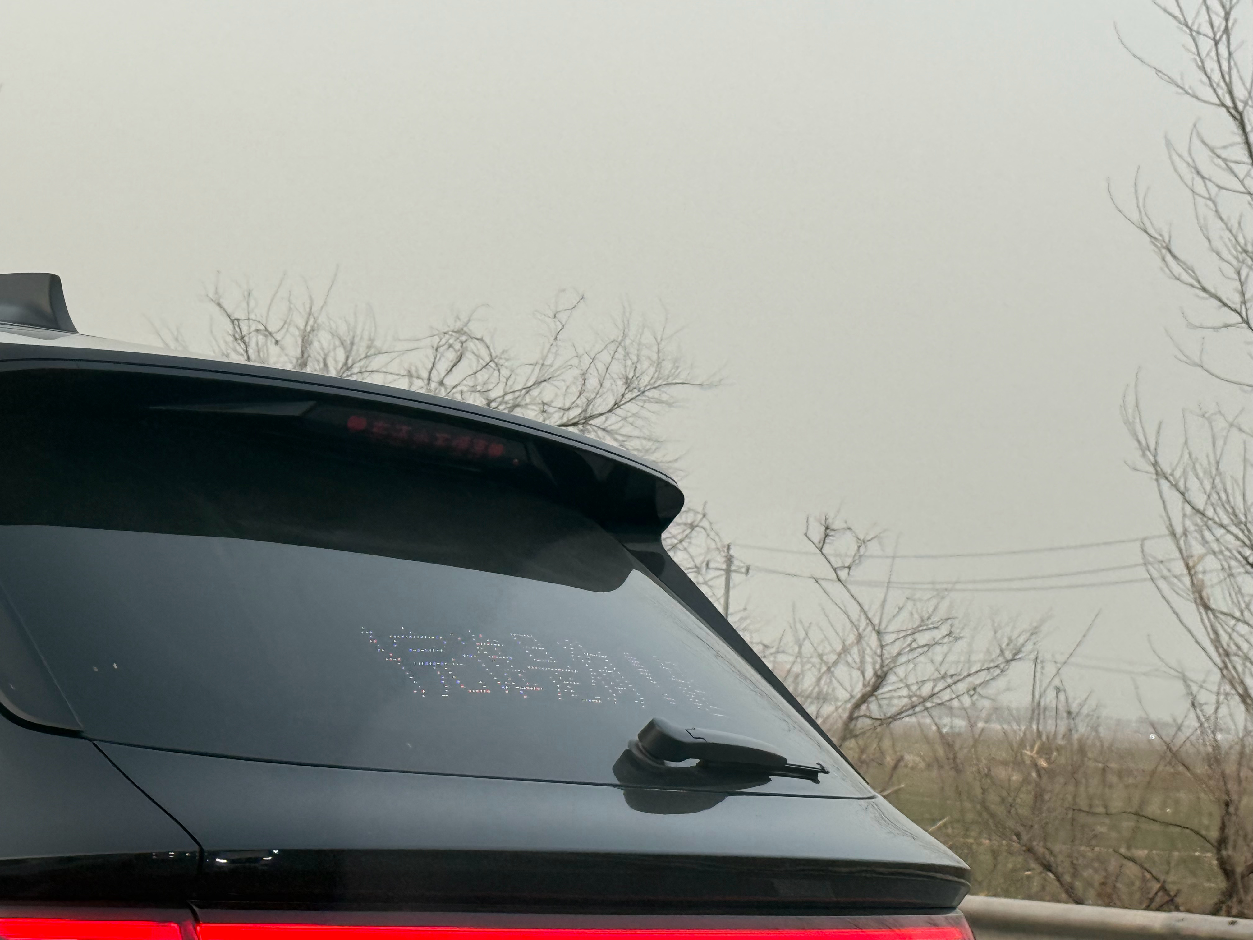 堵车路上的小欢乐，但是乱改经典就不太好了吧😓 