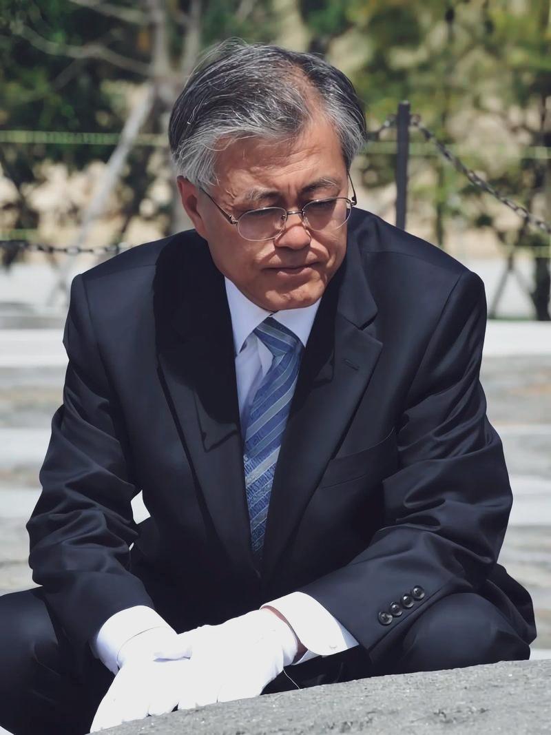 文在寅卸任后待遇如何？配备65名警卫，月退休金1400万韩元！

文在寅的养老金