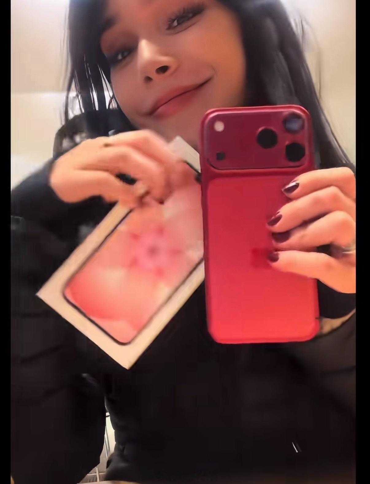 供应链已向折叠iPhone供货哇趣！突然感觉iPhone18Pro这个樱桃红蛮好