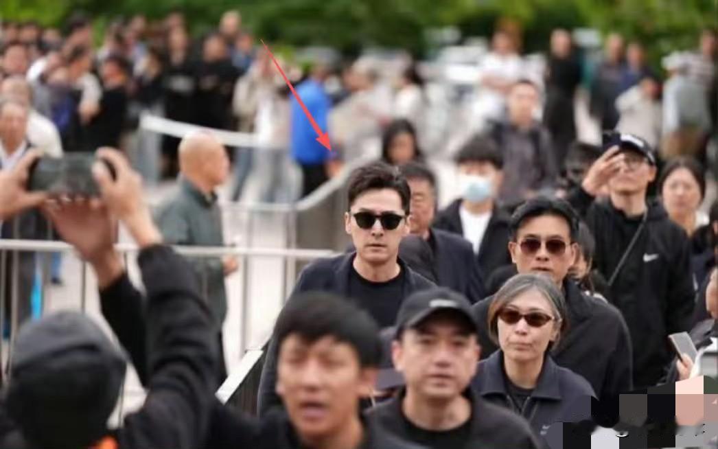 难怪金鹰节还没结束，胡歌就提早离场，不仅没有被批评，反而收获网友一致点赞。原来他