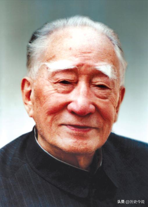 1953年薄一波被免财政部长，毛主席亲自挽留：中央还需要你
 
阅读此文前，诚邀