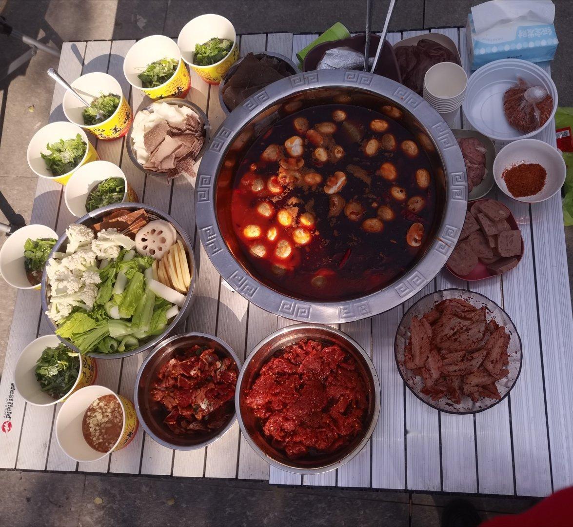 天气尚好，和朋友一起吃吃喝喝好开心 