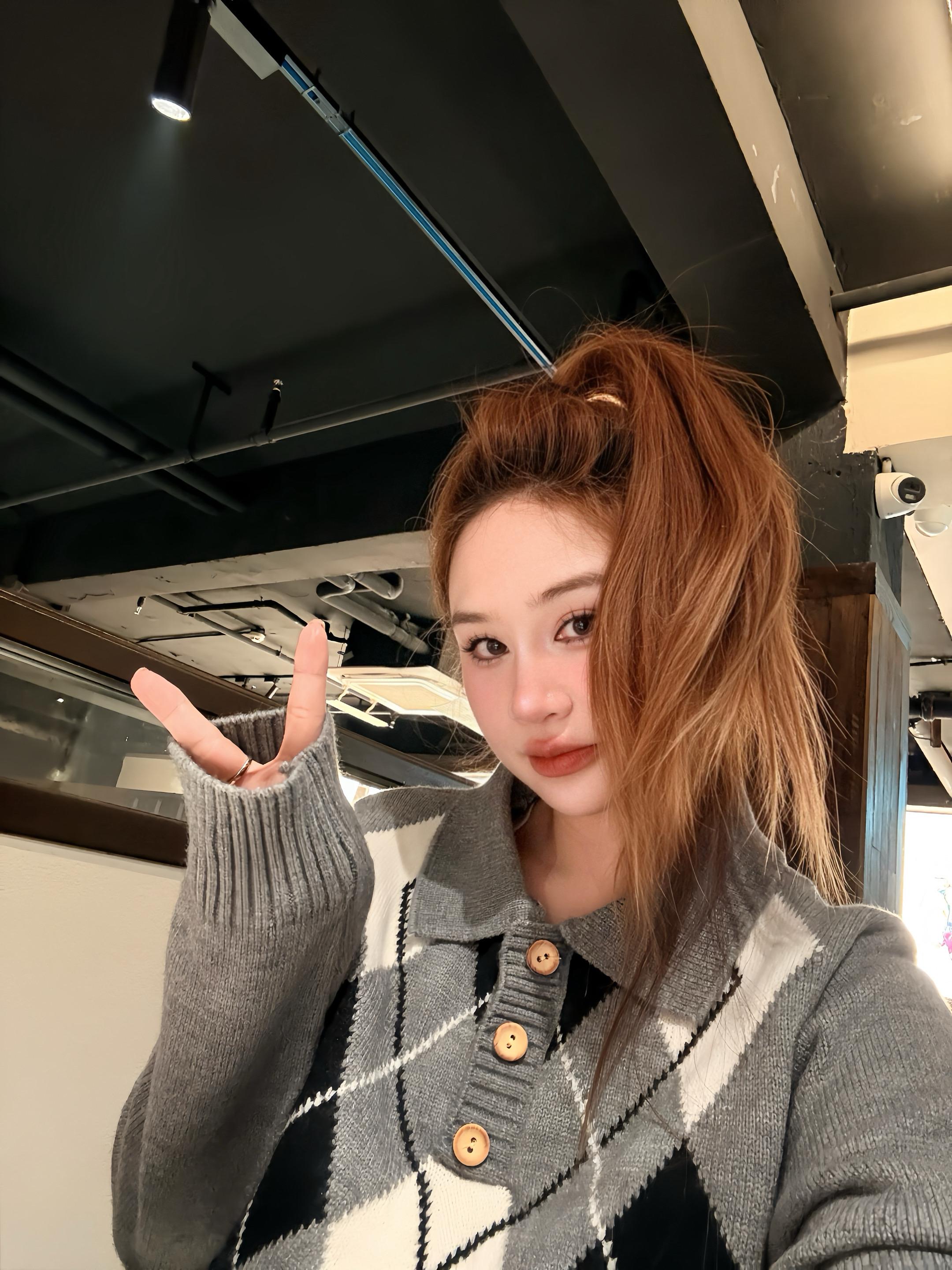幸福就像小猫追自己的尾巴。