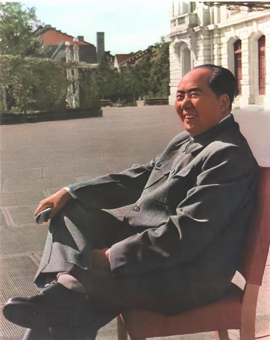 建造航母数量和质量不是问题，要与国家和平繁荣与人民的安全及幸福相适应。牢记伟人嘱