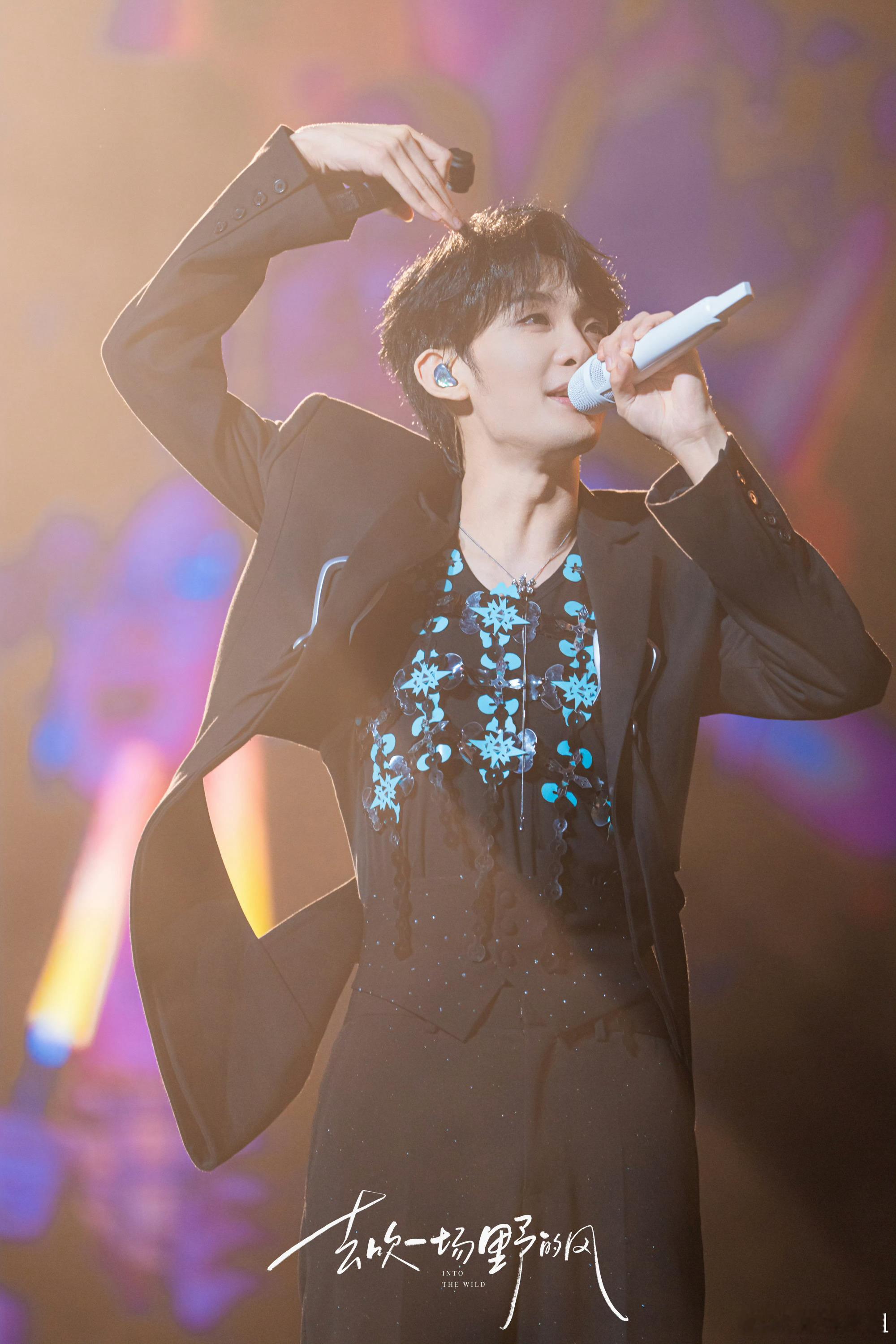 王赫野讲故事分不清真假温馨提示：收听王赫野故事时，请务必握紧你的判断力。因为它随