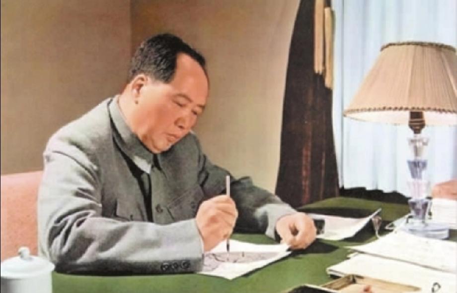 毛主席写给蒋介石的密信：“奉化之墓庐依然，溪口之花草无恙”
 
1956年，一封