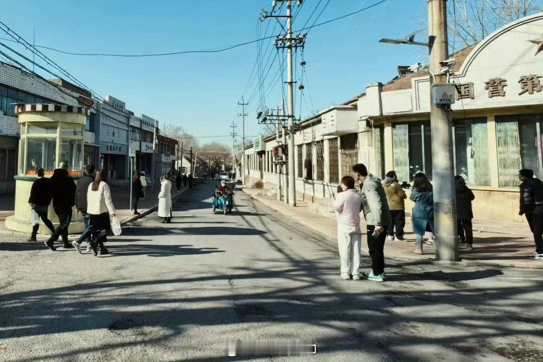 影视文旅成消费新风口从《南来北往》到《家有七郎》，坊茨小镇这把算是把“影视+文旅