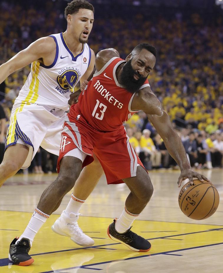 现在的哈登是不是勇士需要的2号位

在勇士打球你得无时无刻参与跑动，包括给队友做