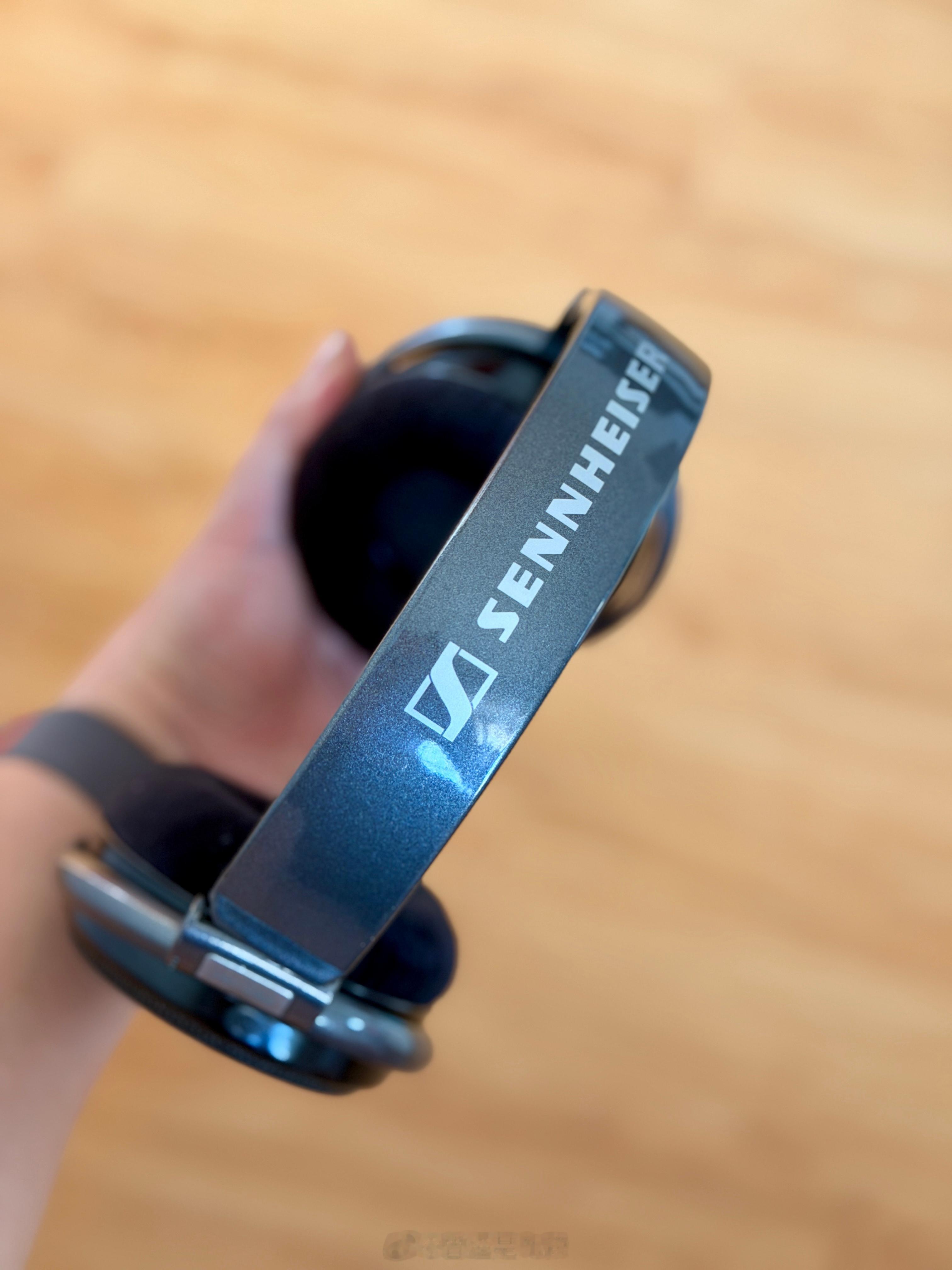 你能相信这是一只成年了的耳机吗？简直完美如初耳机发烧友闲来无事开开箱