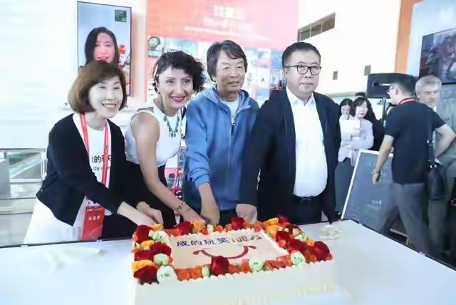 刘震云《咸的玩笑》百万册现象：当文学成为聚光灯下的全民共鸣 