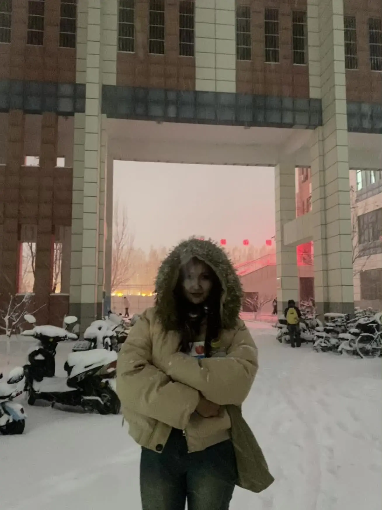 下雪天镜头是有感情的 烦恼都会被这场雪掩盖 把所有的遗憾埋在雪里