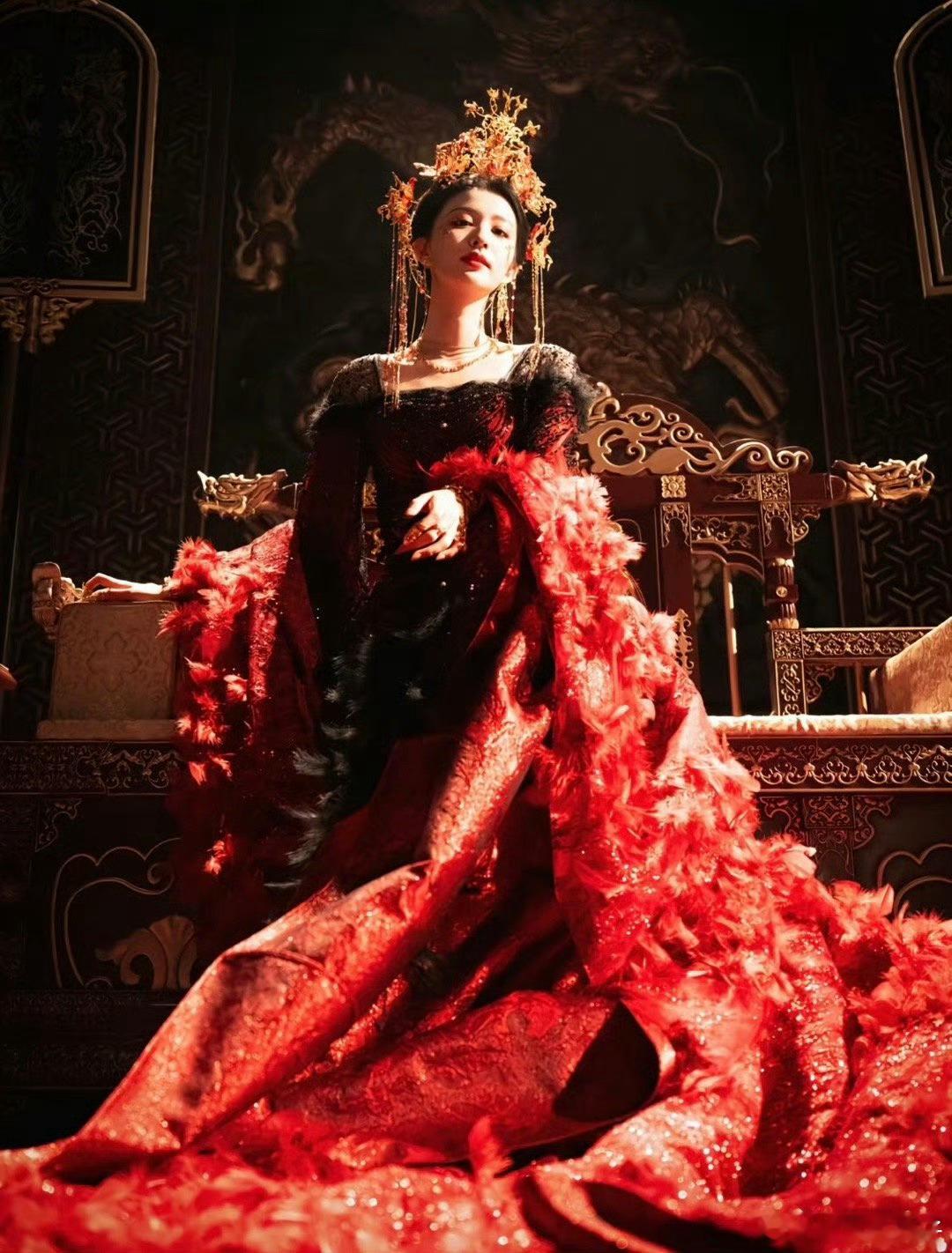 王楚然一秒baby一秒mommy 王楚然在《成何体统》里饰演的庾晚音，穿着最红的