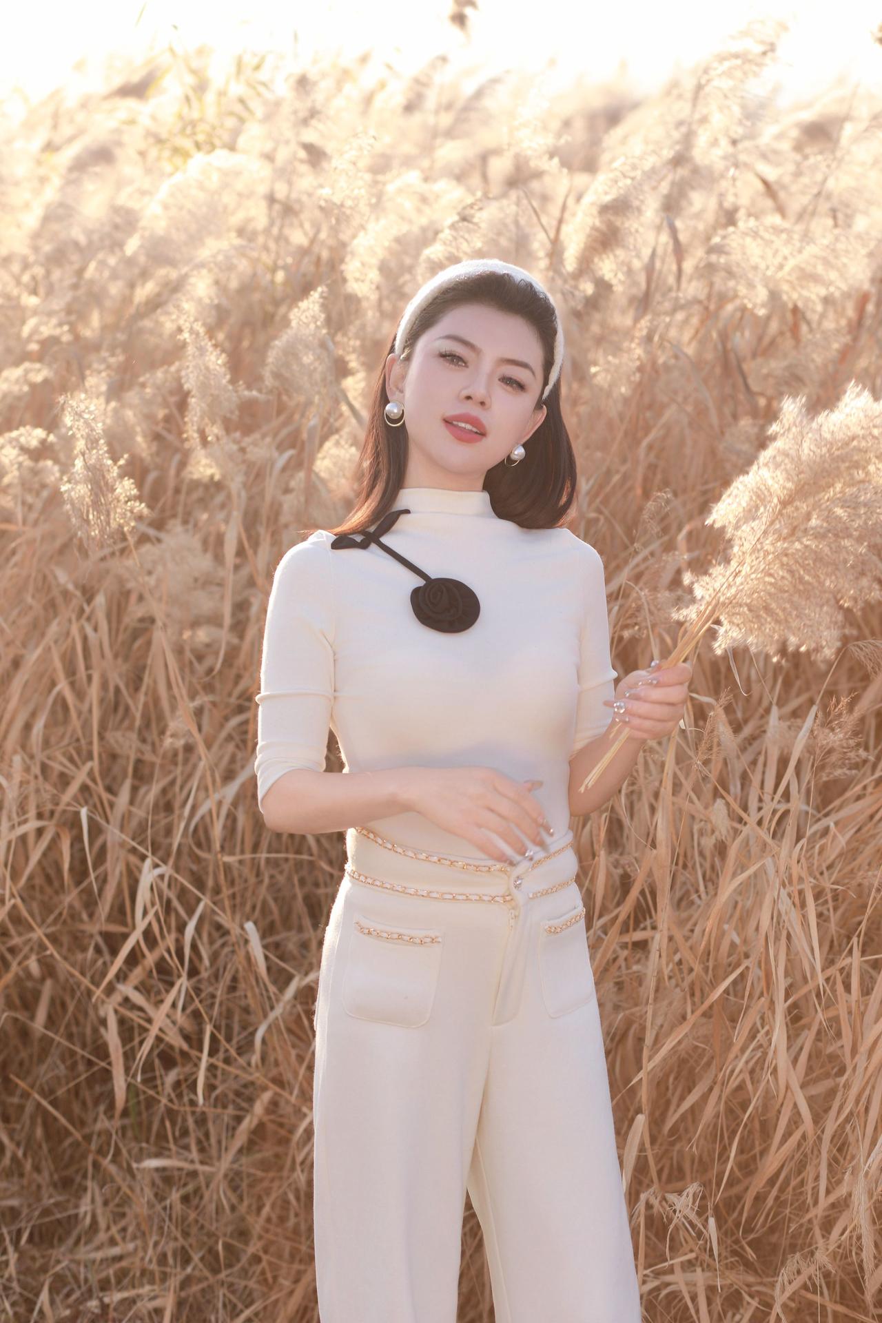 摄影约拍 人像写真 优雅气质 芦苇花人像原创摄影晋阳湖公园偶遇随拍