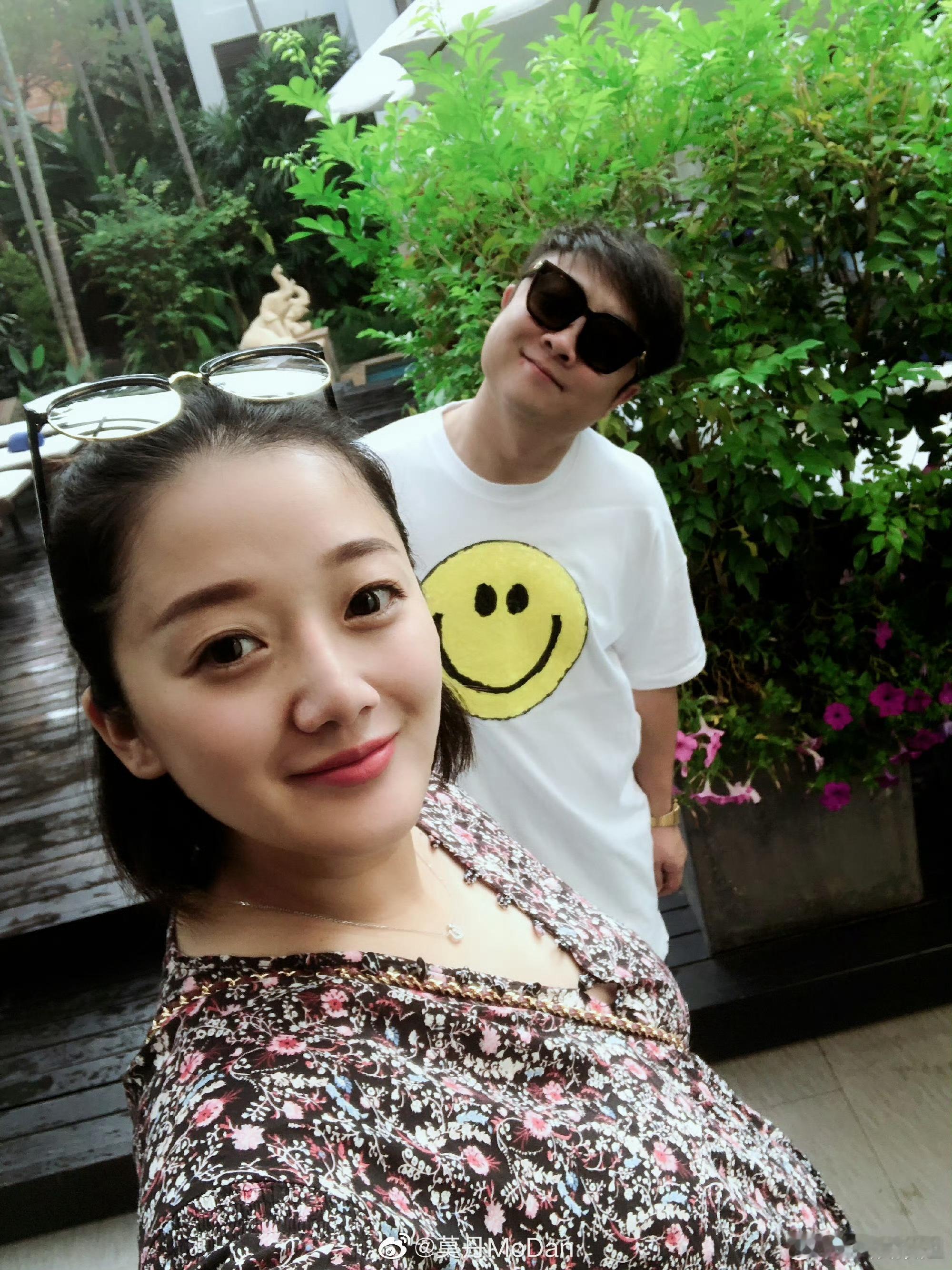 乔杉领奖台感谢老婆乔杉经纪人是自己老婆当年没人要的时候，是老婆冒充经纪人；如今拿