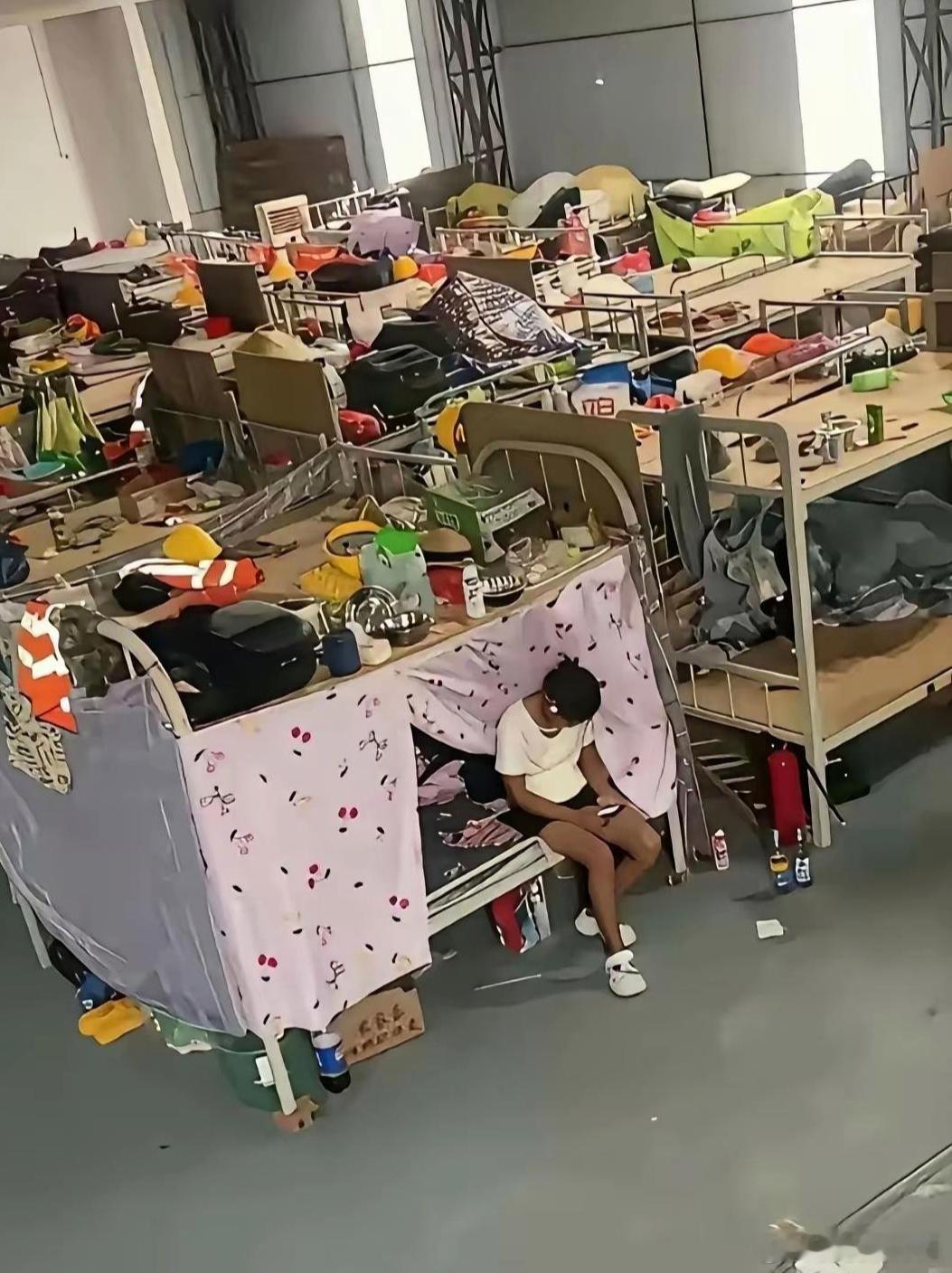这集体宿舍住着挺恐怖的 ​​​